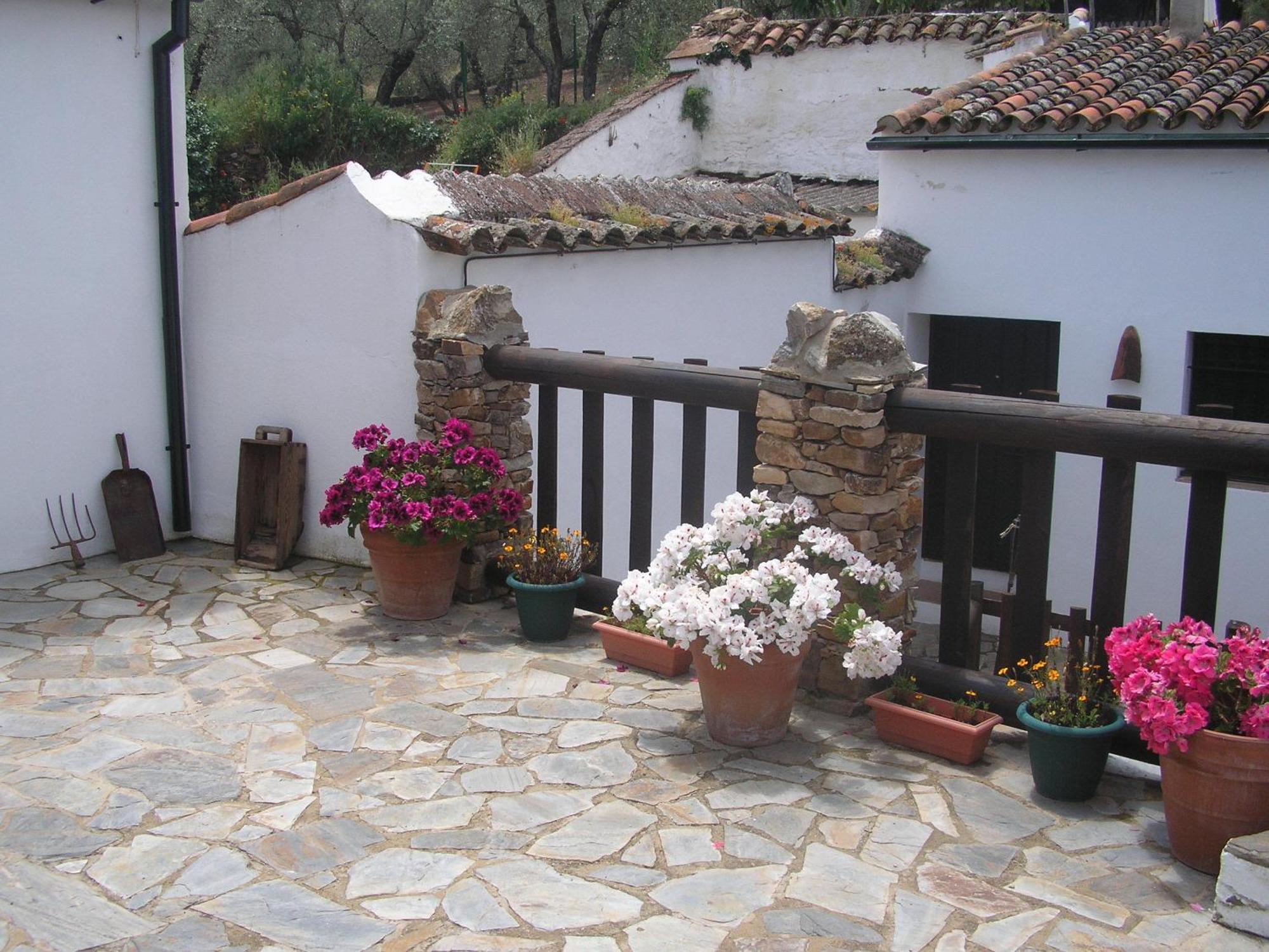 Casa Rural Y Restaurante Casa Adriano Pensionat Alanís Eksteriør billede