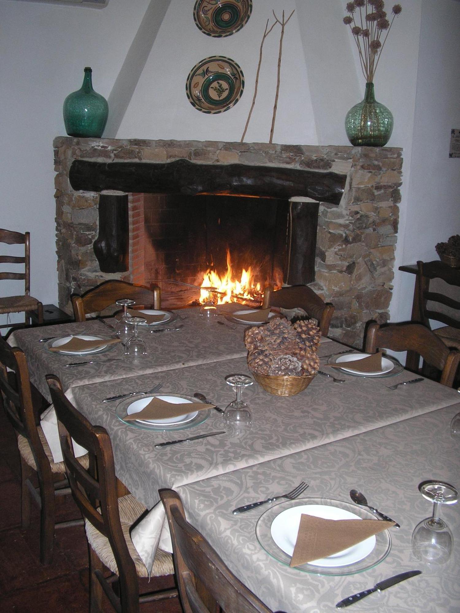 Casa Rural Y Restaurante Casa Adriano Pensionat Alanís Eksteriør billede