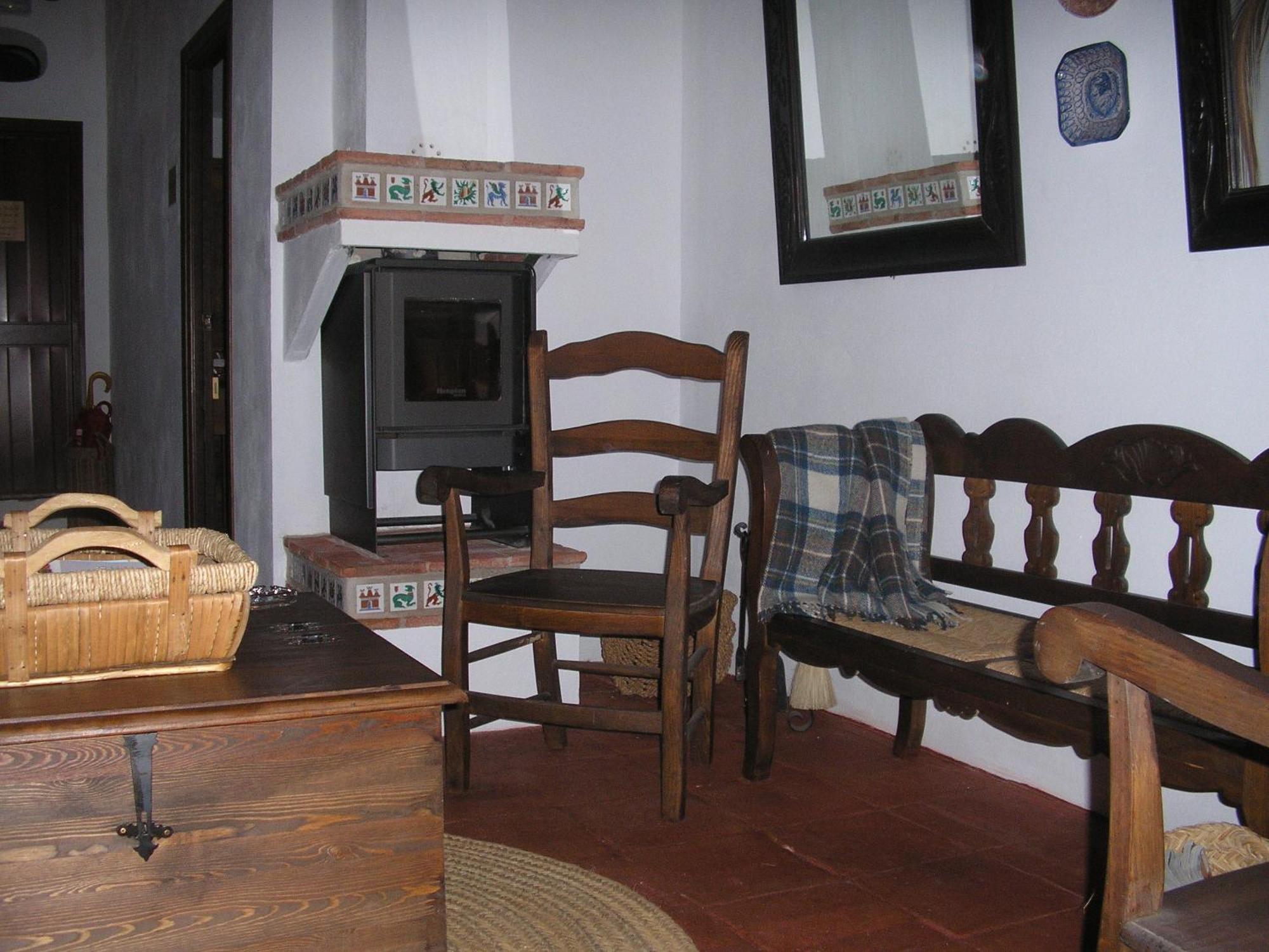Casa Rural Y Restaurante Casa Adriano Pensionat Alanís Eksteriør billede